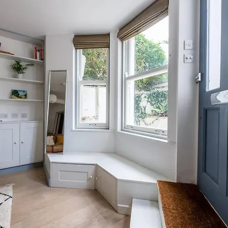 Lovely Self-Contained Basement Studio With Kitchen London Exterior photo