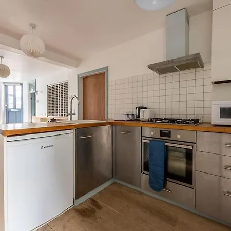 Lovely Self-Contained Basement Studio With Kitchen London Exterior photo