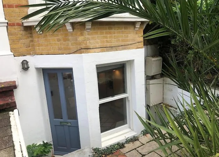 Lovely Self-Contained Basement Studio With Kitchen