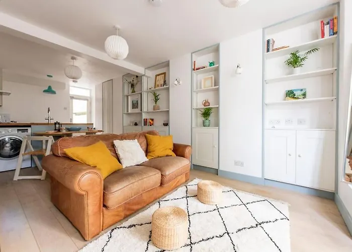 Lovely Self-Contained Basement Studio With Kitchen